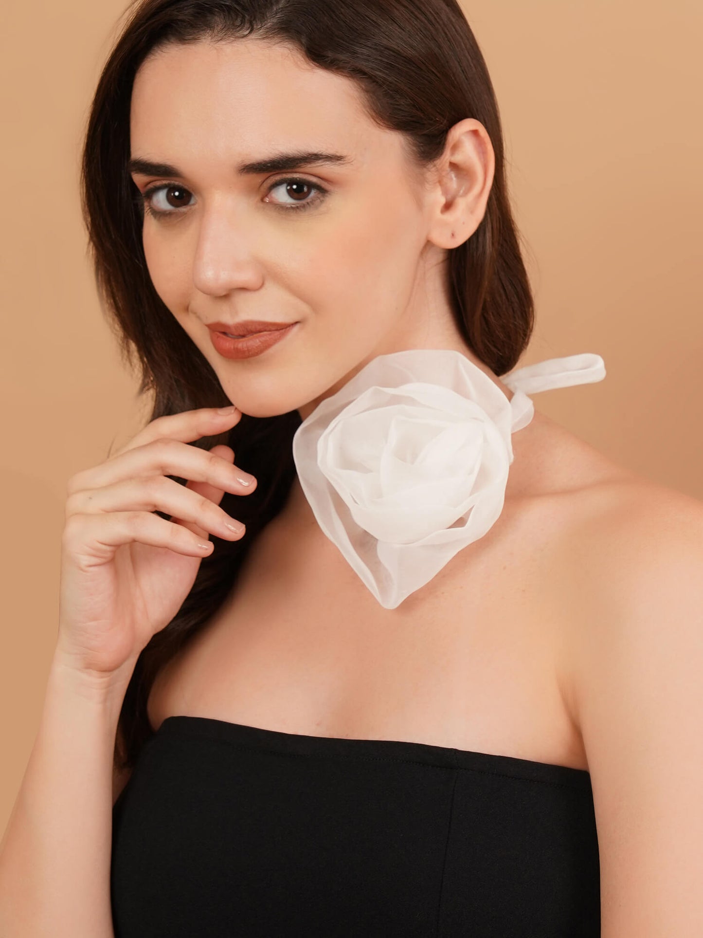Magnetism White Sheer Flower Choker