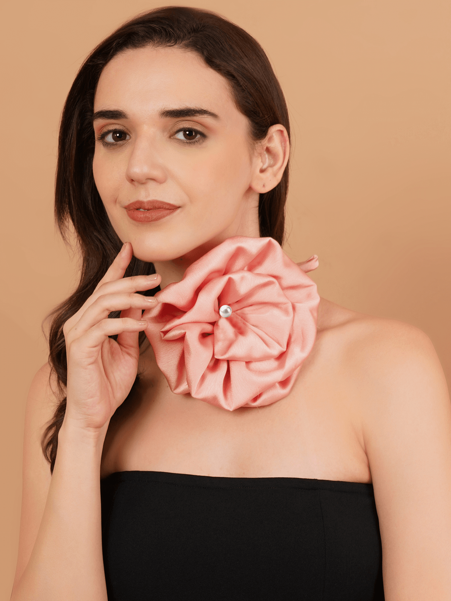 Magnetism Open Flower Choker with Pearl