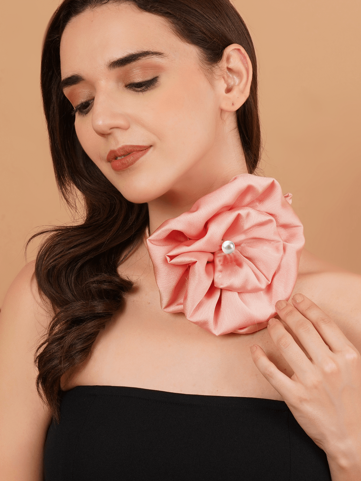 Magnetism Open Flower Choker with Pearl