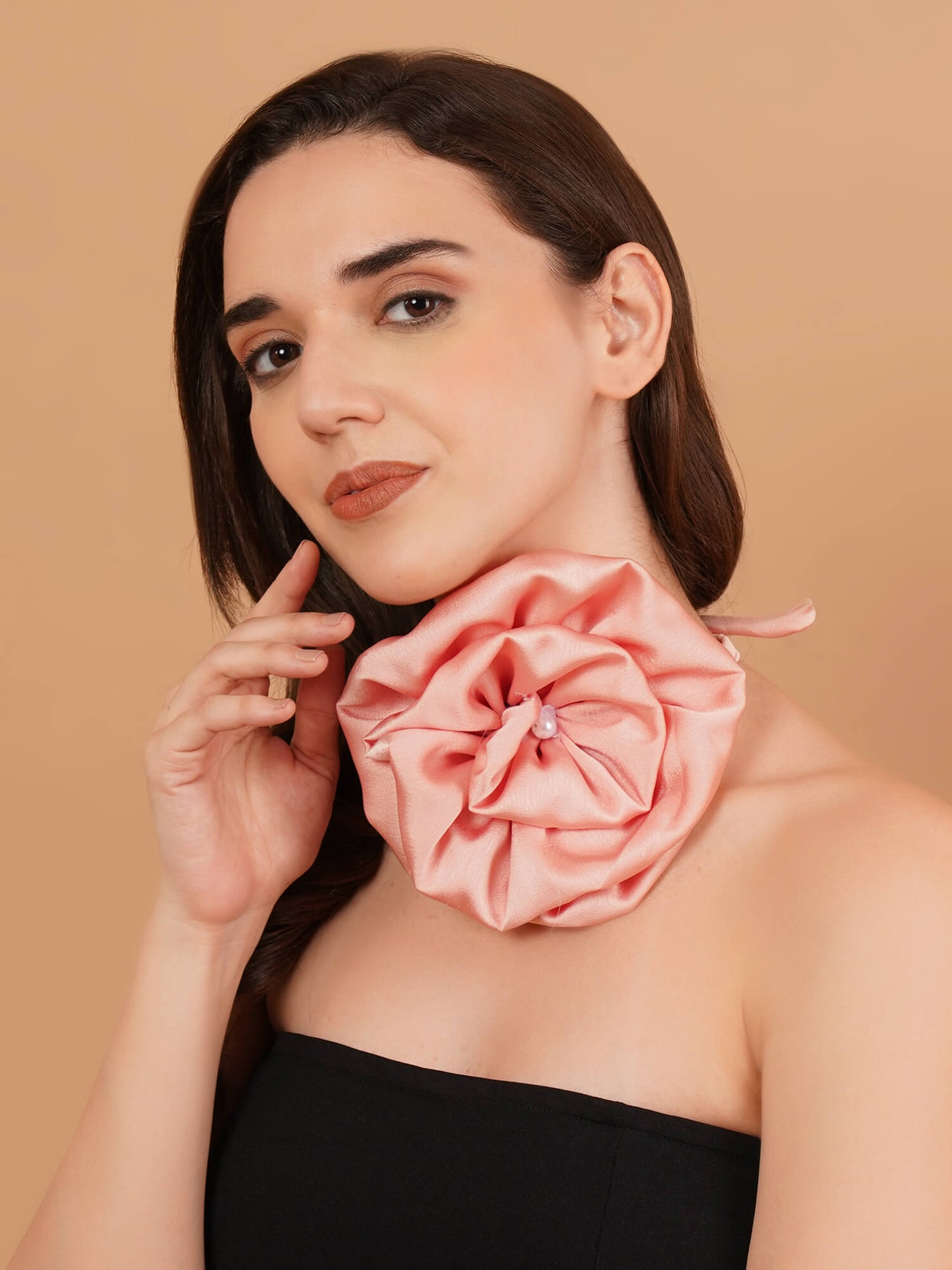 Magnetism Open Flower Choker with Pearl