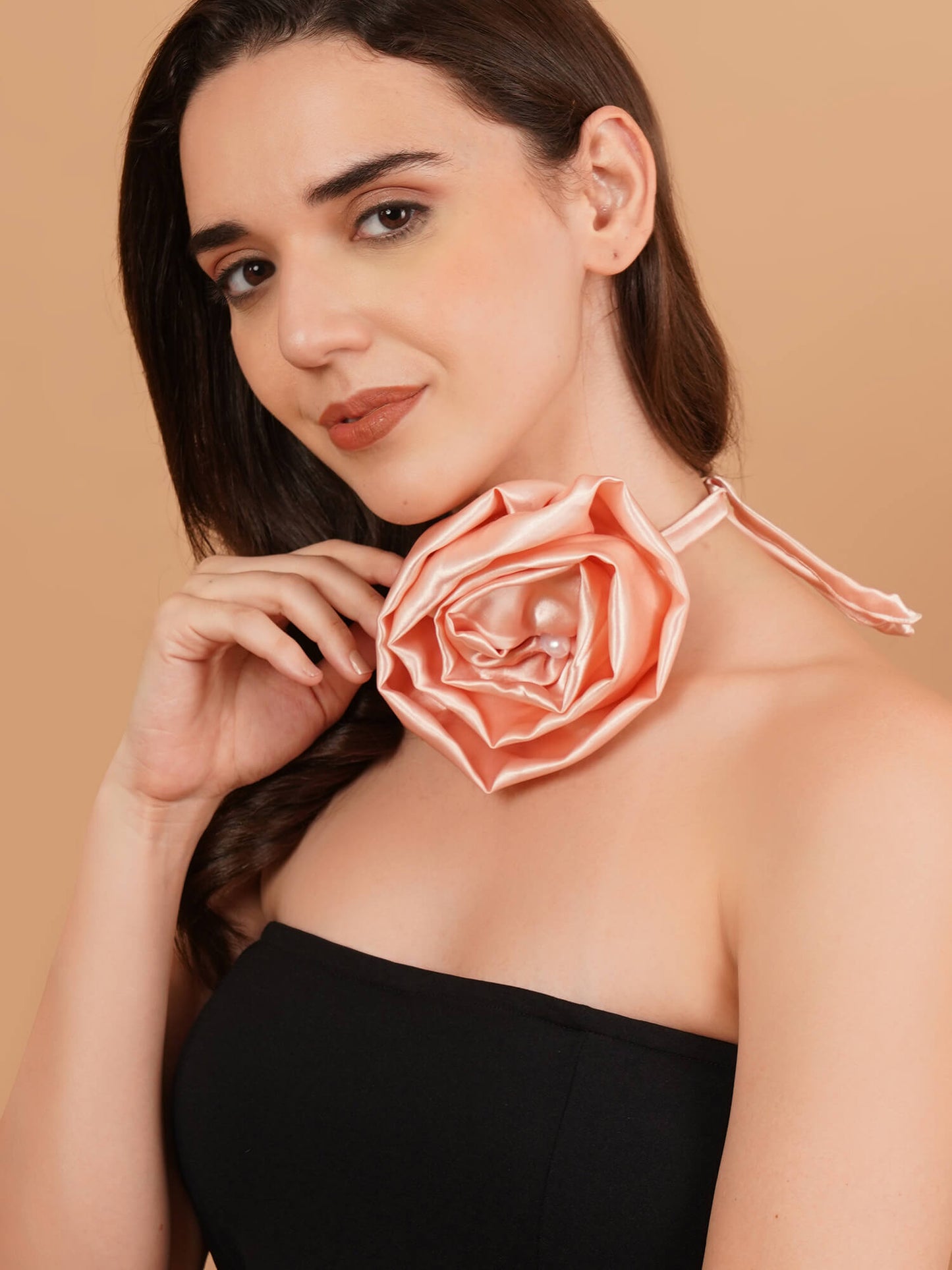 Magnetism Peach Flower Choker with Pearl