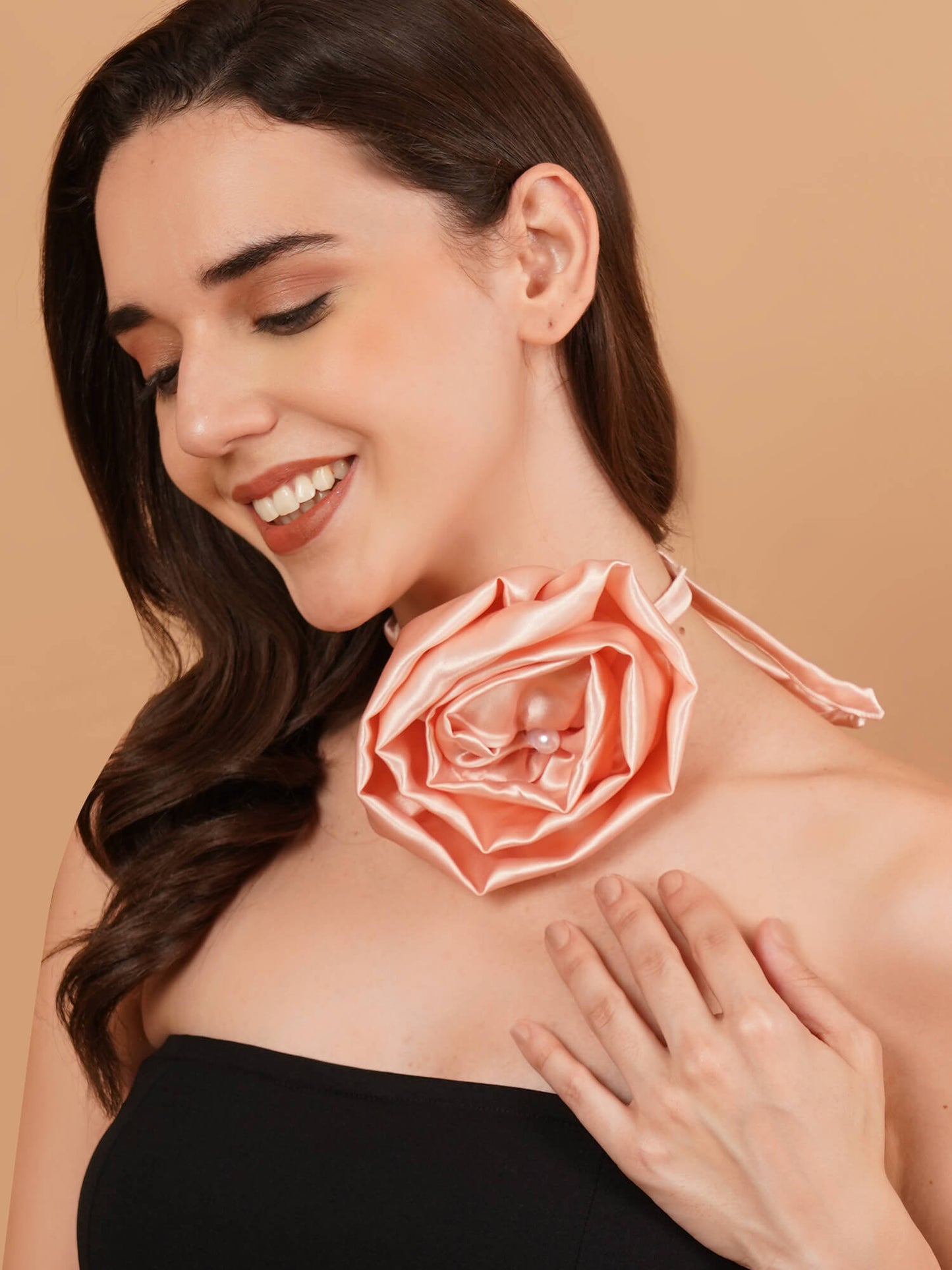 Magnetism Peach Flower Choker with Pearl