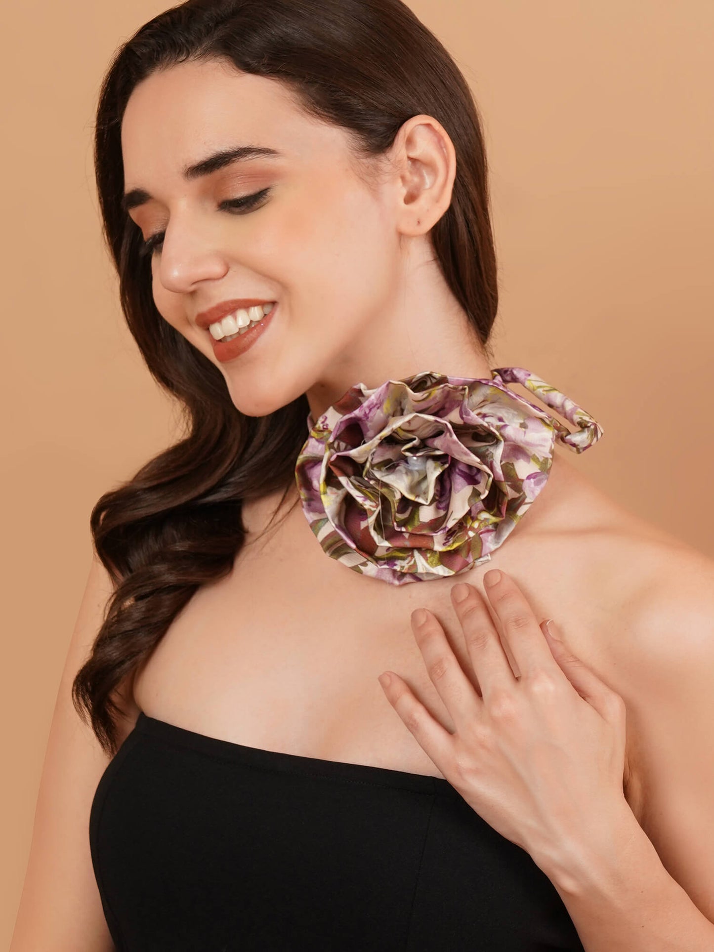 Magnetism SATIN Flower Choker with Pearl