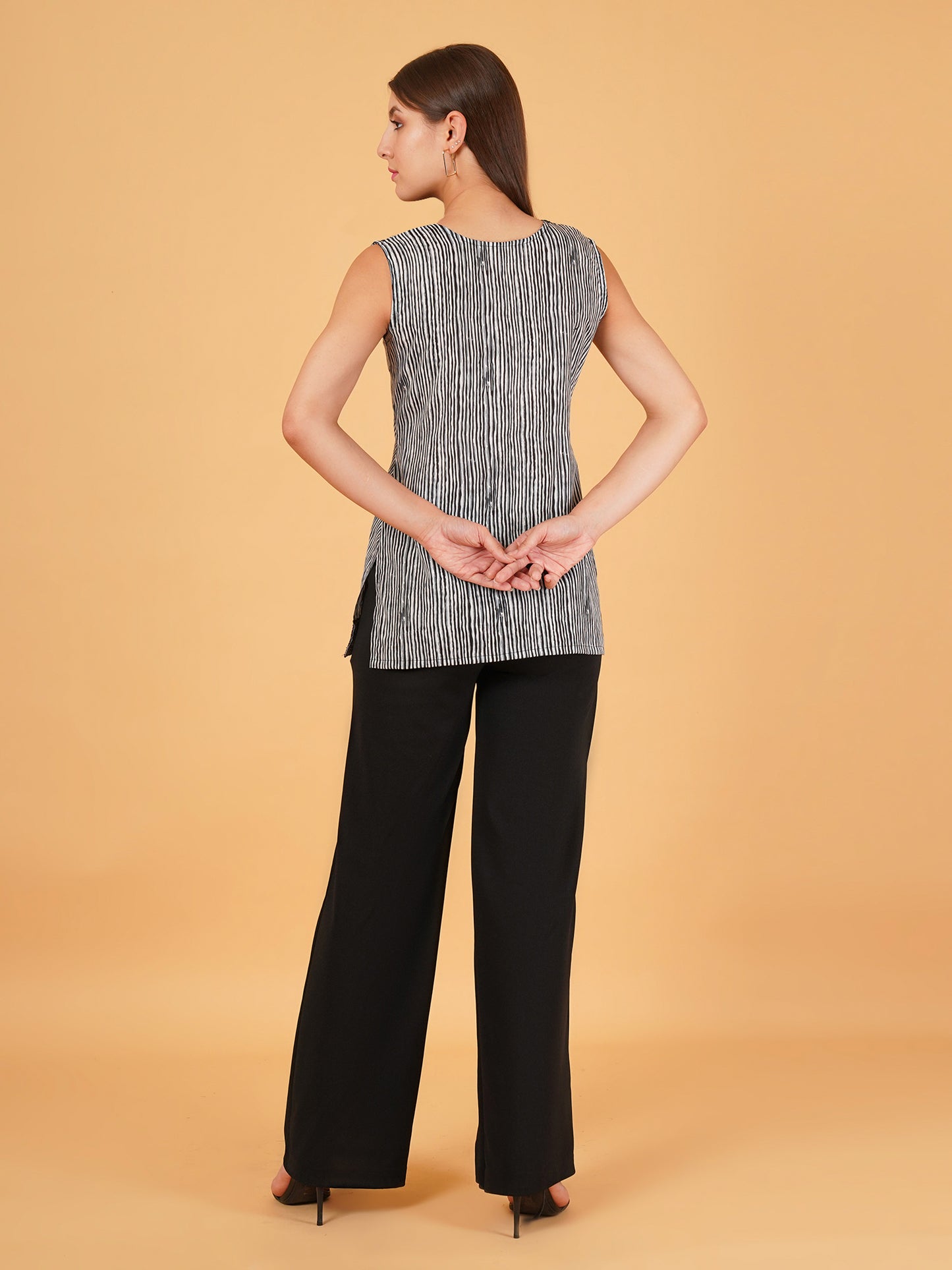 BLACK AND WHITE KURTI