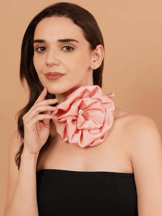 Magnetism Open Flower Choker with Pearl