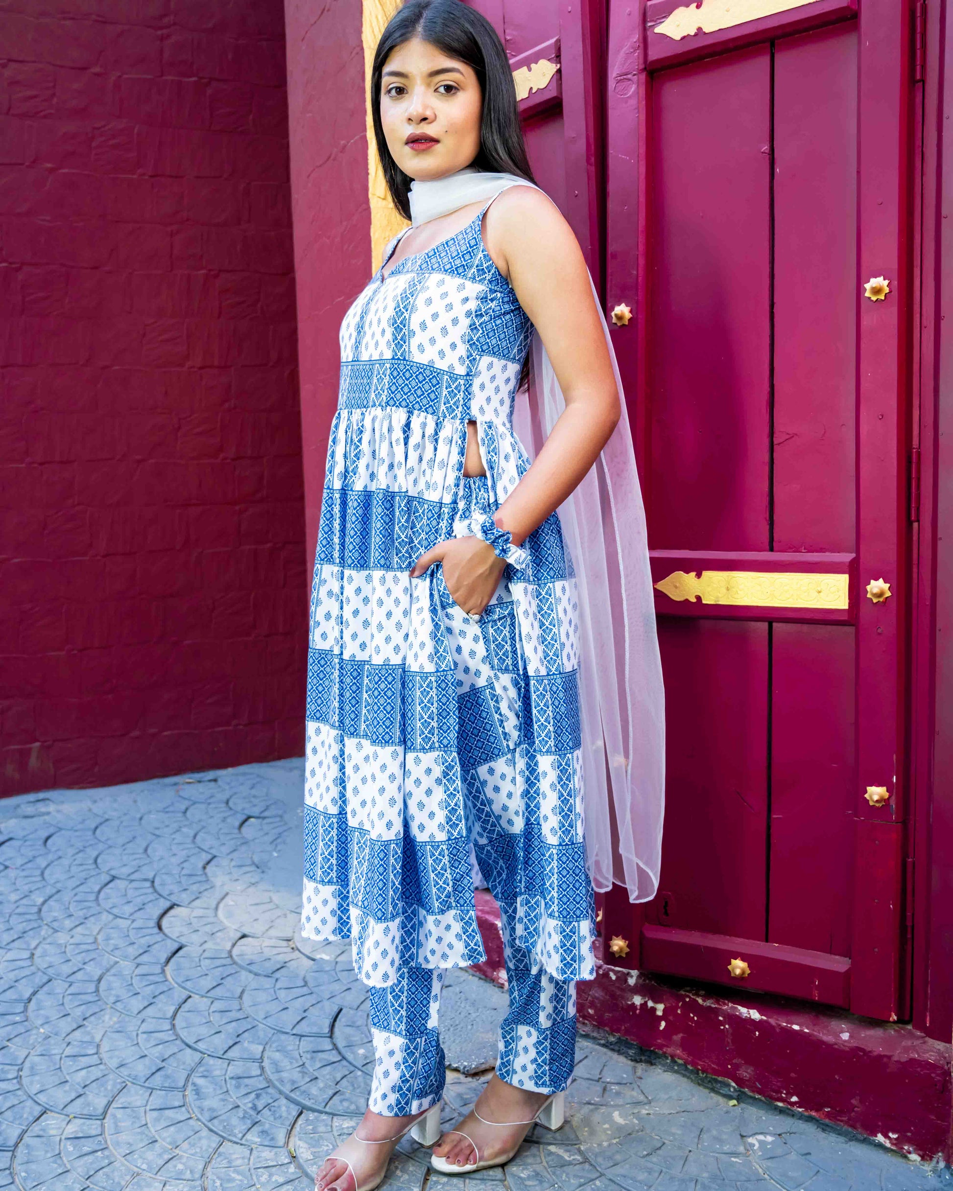 Magnetism Beautiful Naira Cut Suit with Pant Side